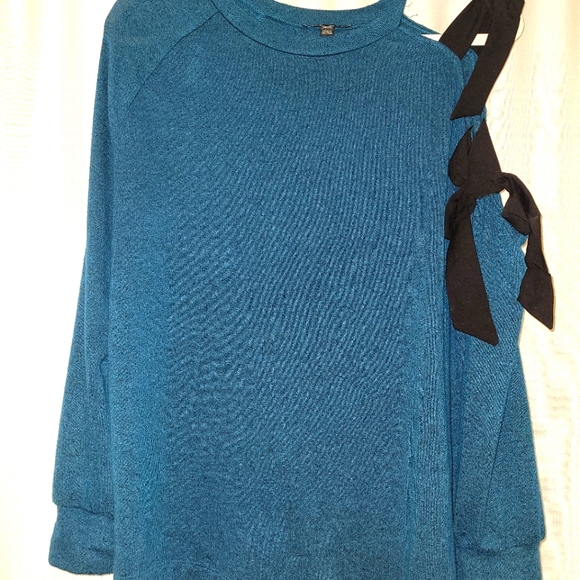 Sweater - Picture 4 of 5